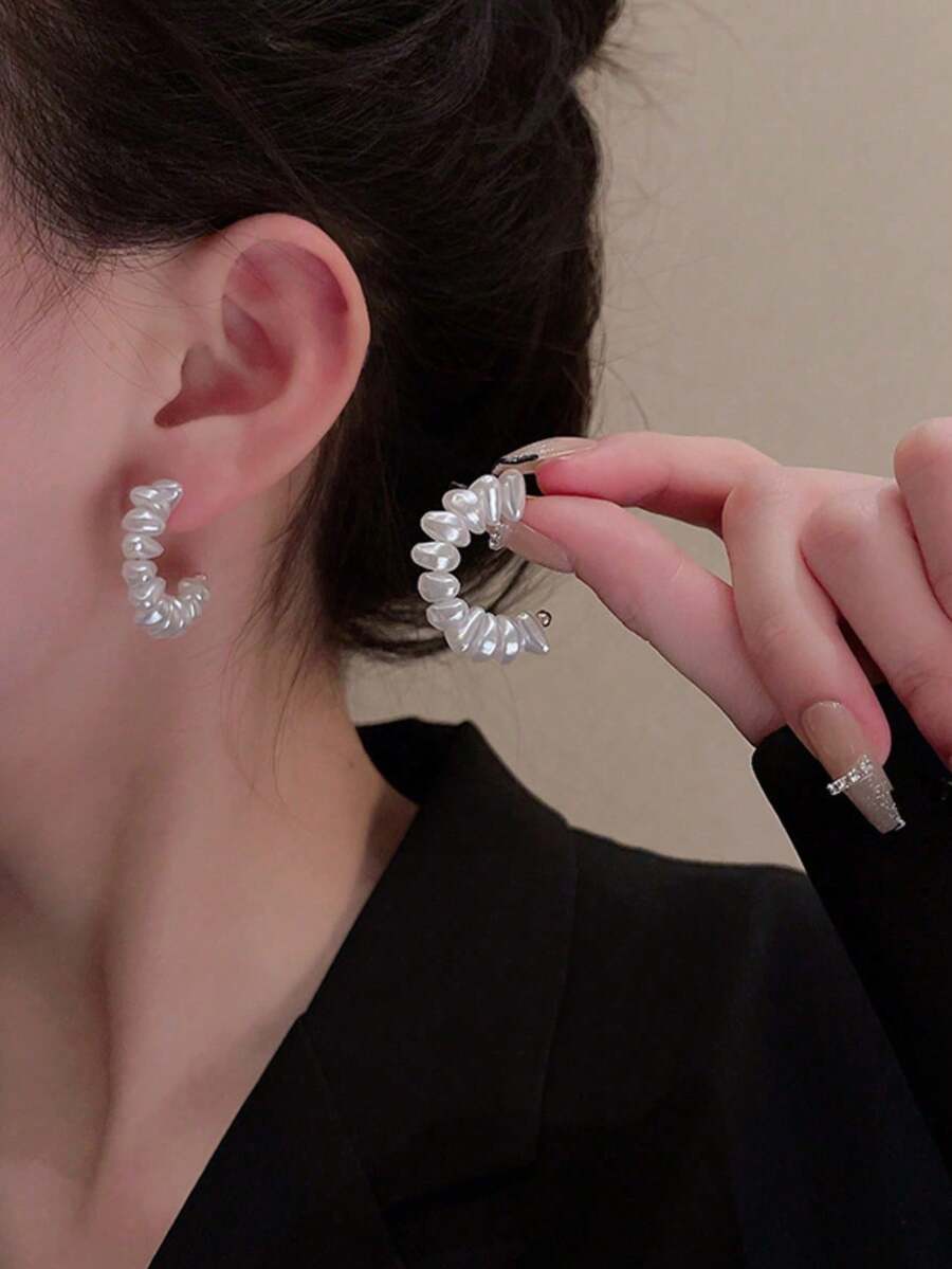 不对称设计仿珍珠C形几何耳环 - 白色 - 查看 1