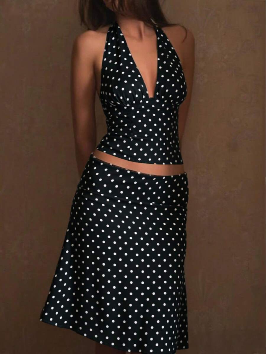 Bộ đồ nữ chấm bi phối màu tương phản thanh lịch dự tiệc thường ngày nghỉ lễ phong cách Y2K hở lưng cổ yếm buộc dây viền bèo nhún, màu đen quyến rũ và thời trang mùa xuân/hè.