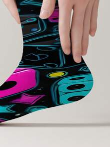 单双装艺术360°印花船袜 – 抽象人脸、霓虹骰子和涂鸦图案 | 青少年及潮流人士的街头服饰袜 - 彩色 - 查看 4