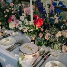 1个婚礼铃鼓 - 手持式打击乐器，配有金属铃铛，是婚礼、求婚和派对庆典的理想之选 - 可定制您自己的信息，也是夏季生日礼物、海滩返校用品和房间装饰的理想选择 - 彩色 - 查看 2