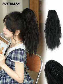 NAMM 黑色齐肩马尾假发，18英寸波浪形爪夹马尾假发，多层蓬松浓密波浪夹式假马尾，柔软合成假发 - 黑棕色 - 查看 1