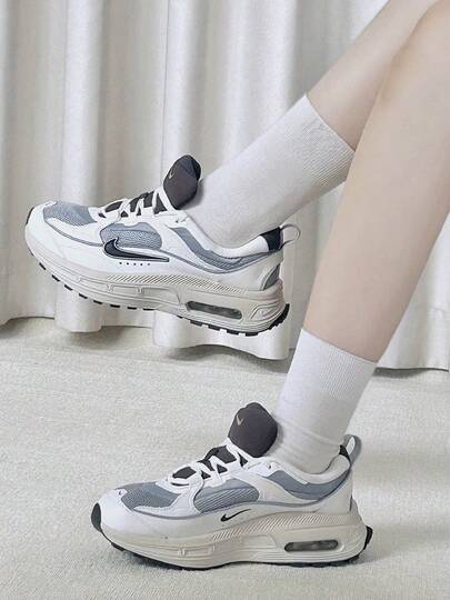  Giày thể thao cổ thấp thoải mái Nike Air Max Bliss dành cho nữ, màu trắng/xám.