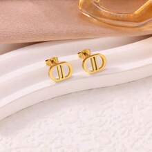 1 Piece Stainless Steel Minimalist CD Letter Pendant Necklace, Retro Gold Pig Nose Titanium Steel Choker Necklace, European And American Style INS - Pig Nose Earrings - View 6