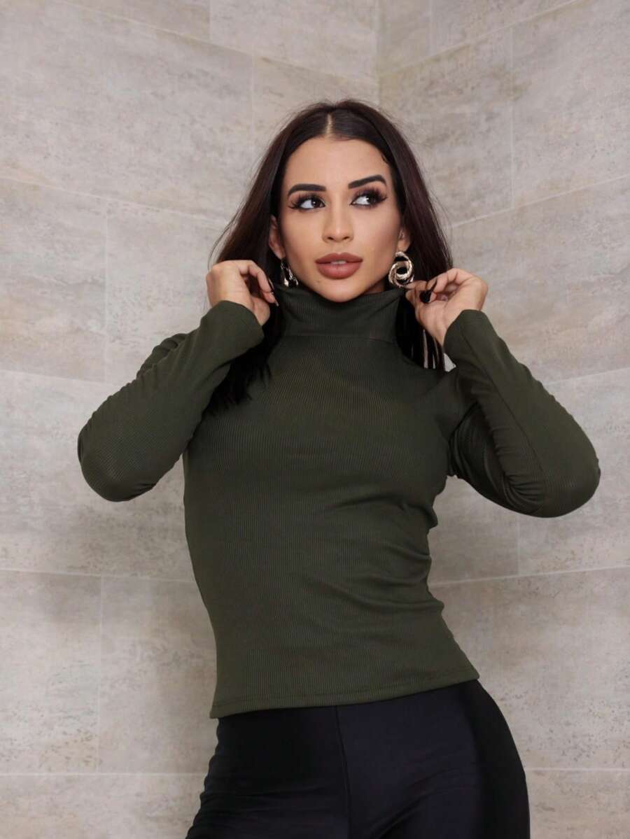 Women's High Neck Blouse, Long Sleeve Ribbed Blouse, Thermal Base Layer, Turtleneck Blouse, Women's Winter Fashion 2026, Elegant Basic Blouse, Premium Ribbed Fabric, Women's Wine-Colored Blouse, Casual Chic Look, Wrinkle-Free Clothing, Body-Fitted Blouse, Autumn Blogger Fashion, Layering Blouse, High-Elasticity Fabric, Comfortable Women's Blouse, Minimalist Women's Style, Casual Everyday Blouse, Ready-To-Ship Women's Clothing, Turtleneck Blouse, Women's Fashion China. - 軍綠色 - 查看 1