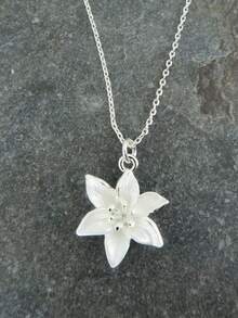 1pc Lily White Flower Delicate Silver Pendant Necklace, Floral Necklace Gift For Birthday, Wedding - trắng - Xem 4