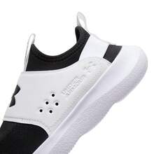Under Armour 男款 UA Runplay 慢跑鞋，戶外運動舒適緩震跑鞋，適合日常通勤與路跑，建議訂購大 0.5-1 號，3024870-002 - 黑色/白色 - 查看 9