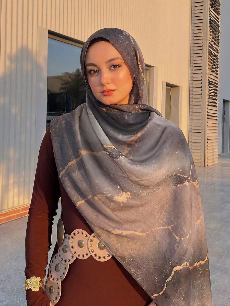 1件装女士渐变黑灰波西米亚风水彩印花围巾，休闲街头风头巾披肩，防晒，适合日常佩戴和夏季海滩。