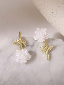 一对精致甜美小众高端优雅时尚百搭不对称玫瑰花耳环，适合女性日常、节日、约会、婚礼等场合佩戴。 - 玫瑰花 - 查看 5