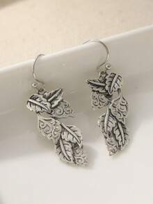 1 Pair Handcrafted Leaf Design Hollow Earrings, Vintage Fashion Style, Suitable For Women To Wear On Holidays And Festivals, A Perfect Gift For Her - Silver - View 3