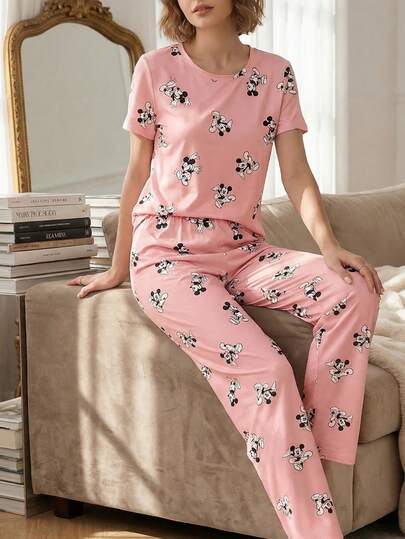  Bộ đồ ngủ in hình hoạt hình Disney, chất liệu lụa sữa mềm mại và co giãn, áo tay ngắn cổ tròn kiểu dáng dễ thương, quần dài in họa tiết, nhẹ và thoáng khí, thoải mái và thời trang, món quà lý tưởng cho kỳ nghỉ, bộ đồ ngủ 2 món dành cho nữ, phù hợp cho mọi mùa.