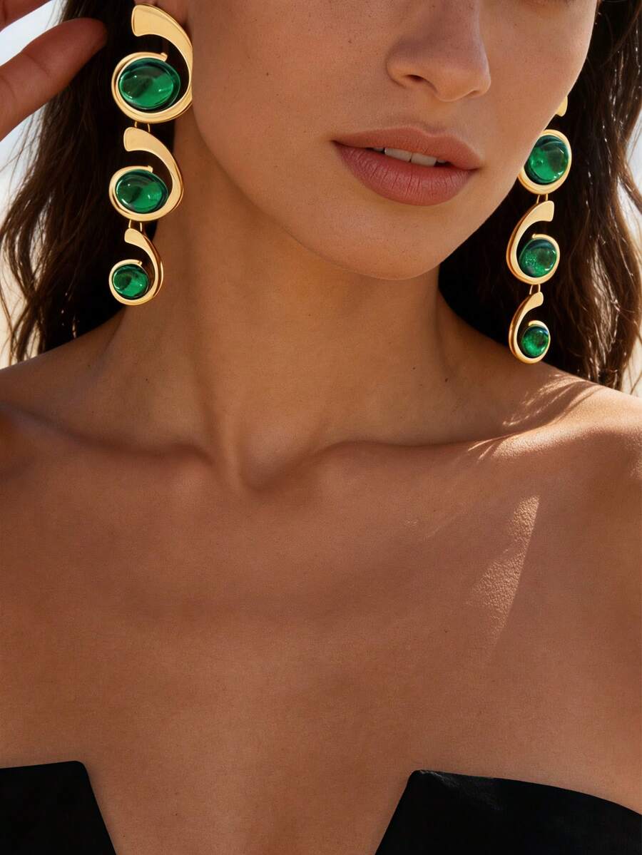 1 Pair Women's Luxury Green Rhinestone Earrings, European And American Style Metal Curved Earrings, Unique Long Dangle Earrings - Yellow Gold - View 1