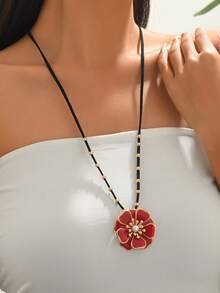 1 chiếc vòng cổ choker hoa men đỏ sang trọng dành cho nữ, kiểu dáng Châu Âu và Mỹ, dây nhung đính ngọc trai vàng, mặt dây chuyền độc đáo. - Vàng - Xem 1