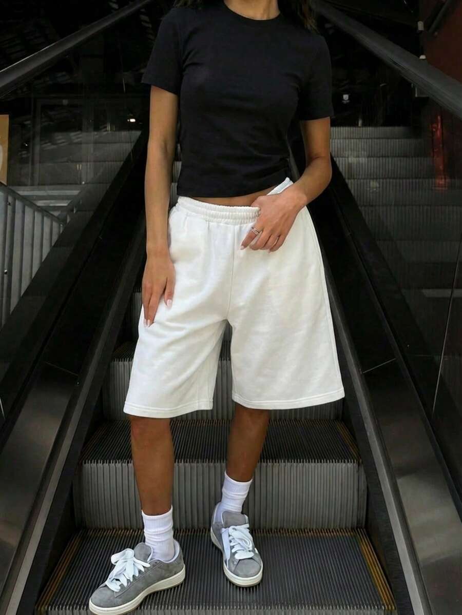 女士简约纯色低腰宽松及膝阔腿短裤,适合春夏休闲街头穿搭,女士短裤,度假装,春夏女装,Baby Phat,白色短裤 - 白色 - 查看 1