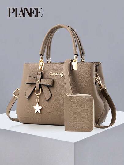 Bộ 2 món PLANEE dành cho nữ, gồm túi xách và ví đựng thẻ màu trơn, chất liệu PU, mặt dây chuyền hình bướm, phù hợp cho sử dụng hàng ngày, đi mua sắm, đi làm, đi học và các dịp khác, nhỏ gọn, kiểu dáng cổ điển, thanh lịch, phù hợp cho nữ sinh trung học, phụ nữ, sinh viên đại học, nhân viên văn phòng, học sinh tiểu học, v.v.