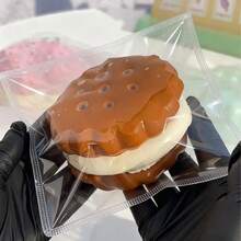 奶油夹心逼真饼干 | 柔软、有弹性、可挤压的TPR材质捏捏乐玩具，适合作为生日、圣诞节、情人节、复活节礼物 | 高性价比 - 彩色 - 查看 8