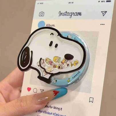 SNOOPY 1 pieza Nuevo diseño de dibujos animados lindo para 2026, soporte de teléfono de diseño de moda, adecuado para uso diario y decoración, aplicable a teléfonos inteligentes, ligero y portátil. Estilos adorables surtidos enviados al azar, un pequeño regalo dulce y práctico para amigos y familiares. Adecuado para el Día de la Mujer, San Valentín, Eid Al-Fitr, ceremonia de apertura de la escuela coreana (estilo aleatorio)