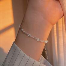 1件S925银玫瑰设计手链，优雅精致，适合日常佩戴，是送给爱人的精美礼物。 - 銀色 - 查看 6