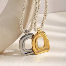 1件欧美INS风时尚小众项链，18K镀金不锈钢镂空方形吊坠项链，适合日常、度假、派对、送礼。 - 彩色 - 查看 8