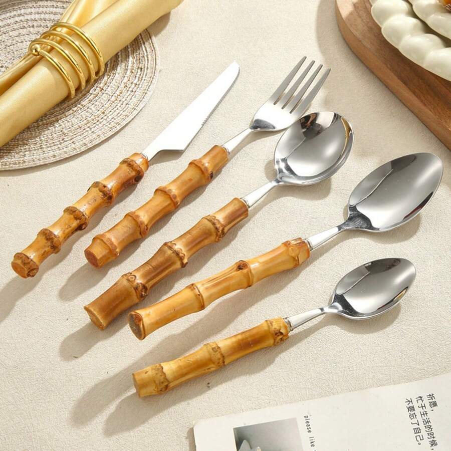2/4/12件套天然竹柄不锈钢餐具套装，天然竹柄复古防滑，不锈钢镜面抛光，锯齿刀刃锋利，适合切牛排，叉勺一体式设计，可用于甜点和咖啡，新款中式高端餐具，适用于家庭用餐、民宿和餐厅，易于清洁且耐腐蚀，提升用餐体验，INS风格西式餐具套装，适用于节日、生日派对和日常用餐。
