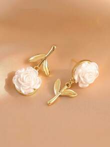 一对精致甜美小众高端优雅时尚百搭不对称玫瑰花耳环，适合女性日常、节日、约会、婚礼等场合佩戴。 - 玫瑰花 - 查看 4