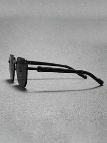 1 Pair Of Small Square Frame Black Fashion Glasses, Alloy Material, Anti-Ultraviolet, Retro Y2K Style Fashion Glasses, Textured Temple Legs, Perfect For Street Photography - Multicolor - View 8