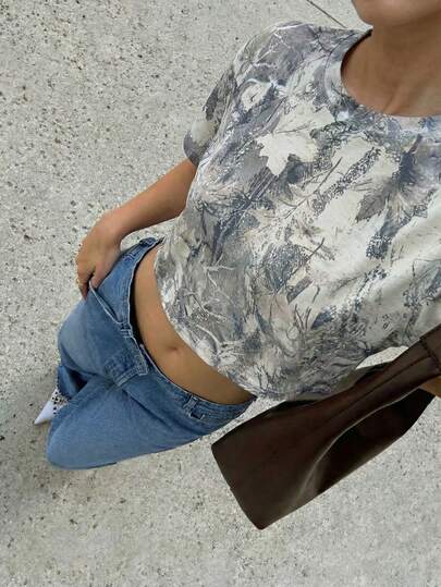 Blusa corta de punto elástica con estampado abstracto para mujer, de cuello redondo y manga corta, para uso casual en verano, ropa de primavera para mujer, blusa para fiesta de vacaciones, atuendo de playa para mujer, blusa para exteriores, blusa elegante de verano para vacaciones