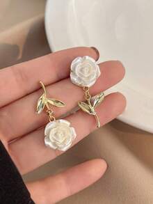 一对精致甜美小众高端优雅时尚百搭不对称玫瑰花耳环，适合女性日常、节日、约会、婚礼等场合佩戴。 - 玫瑰花 - 查看 3