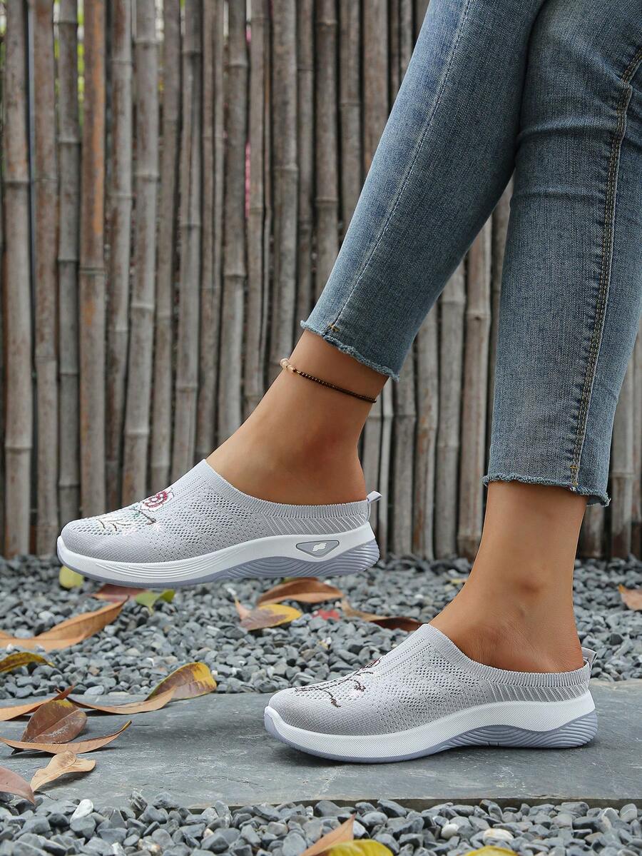 Giày lười lưới thoáng khí mùa hè cho nữ, giày lười thêu họa tiết, giày nhẹ cho các bà mẹ trung niên và lớn tuổi.