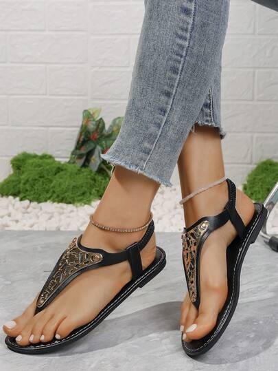 夏季新款波西米亚风3D立体花卉凉鞋女款，水钻装饰平底防滑人字拖，欧美爆款休闲沙滩鞋，中东热销舒适户外拖鞋，巴西海滩度假风轻便软底女士凉鞋，清新白色仙女风罗马鞋，网红同款露趾平底鞋，跨境爆款透气防滑女拖鞋，学生派对通勤日常休闲鞋