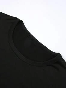 Disney Authorized Two-Piece Suit,This Women's Tracksuit Features The Classic Disney Ariel Princess Print And Is Perfect For Summer.The Set Includes A Women's Crew Neck T-Shirt And Athletic Shorts,100% Polyester Fiber Material,Made From A Soft, Comfortable Fabric, Suitable For Both Sporty And Casual Occasions.Its Simple Design Makes It Suitable For Various Events Such As Holidays,Parties, And Vacations,There Are Multiple Colors To Choose From. - 黑色 - 查看 5