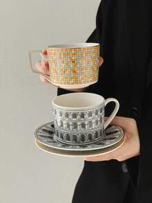 Bộ tách và đĩa cà phê kiểu Châu Âu, bộ tách và đĩa sứ sáng tạo độc đáo, bộ tách và đĩa trà chiều và tráng miệng tinh tế, tách và đĩa latte kiểu Anh cổ điển, cốc sang trọng dùng trong gia đình, cốc nước. Thích hợp cho nhà hàng, phòng khách, văn phòng. Màu vàng, bạc, kiểu dáng kiến trúc, tách và đĩa vuông. - Nhiều màu - Xem 5
