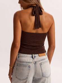 Top cropped feminino sexy com costas nuas, estilo anos 2000, alças finas e decote em V profundo. Ideal para o verão, passeios casuais, baladas e moda urbana. - Castanho Café - Ver 6