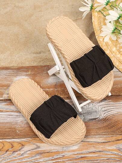 1 đôi dép xốp đen cho bé gái, độ đàn hồi cao, thoáng khí, chống sốc, chống trượt, bền bỉ, đế mềm EVA, mũi tròn, hở mũi, kiểu dáng thời trang, thanh lịch, dép công chúa đi biển, phù hợp cho bé gái từ 3-15 tuổi, thích hợp mang hàng ngày, đi du lịch, nghỉ lễ, ở nhà, dự tiệc, ngoài trời, mẫu giày mới xuân hè 2026 cho bé gái.