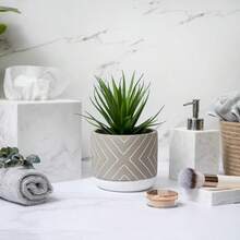 Kurrajong Farmhouse - Planta de computadora Plantas artificiales pequeñas de 8 pulgadas en macetas Maceta de cemento hecha a mano con pequeña planta falsa Plantas decorativas para oficina baño - Maceta de hormign gris y blanco clido con arbusto artificial verde - Ver 6