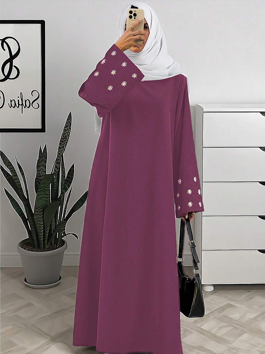 1 buah Jubah Panjang Muslim Wanita, Gaun Muslim Ukuran Besar Lengan Panjang Bordir Bunga, Kain Rajut Lembut untuk Pakaian Islami Sehari-hari & Formal - Hot Pink - View 1