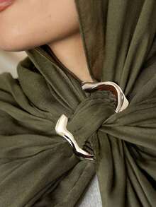 1pc Asymmetrical Metal Scarf Clip, Fashionable Accessory Multi-Functional Fastener - Irregular Buckle - View 3