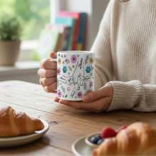 Taza de cerámica personalizada con patrón floral, diseño de flores frescas tallado a mano, adecuada para el Día de la Madre, cumpleaños de la abuela, cumpleaños de mujeres y otros regalos festivos (soporta entrada de 1-8 nombres) - multicolor - Ver 7