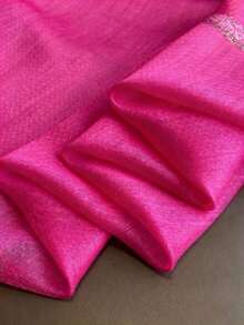 1 chiếc khăn choàng dài cỡ lớn kiểu Hàn Quốc, chất liệu giả satin cao cấp, đính kim sa vàng, màu trơn, giữ ấm cổ, khăn trùm đầu thời trang đi biển cho nữ, phụ kiện trang trí mới, phù hợp cho mặc hàng ngày và dịp lễ. - Màu Hồng Tươi - Xem 3