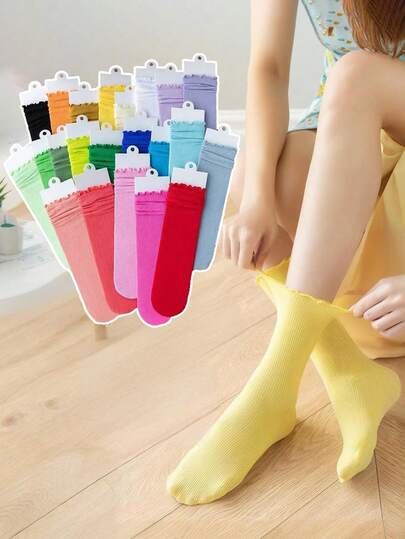 10双女士蕾丝边踝袜，翻边针织短袜，超薄透气，夏季穿着舒适，活力色彩组合，尽显青春气息，高弹无跟设计，穿着舒适不摩擦。10双随机混色，仅袜子发货，不含纸盒。