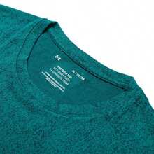 Under Armour Camiseta masculina casual e confortável UA Tech Tee Pixelate, ideal para uso diário, atividades ao ar livre e esportes. Modelagem relaxada, manga curta, perfeita para o verão. - Verde retrô - Ver 3