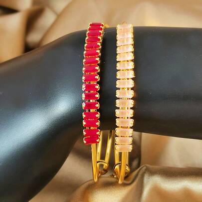 优雅的18K镀金铜手镯，镶嵌粉红色/红色人造锆石，可叠戴，带铃铛吊坠，波西米亚风格手镯