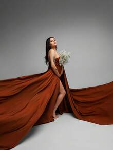 Cinnamon Chicaboo Silky Maternity Tossing Fabric For Photoshoots | Satin Flying Dress Scarf With Sewn Edge. Extra Long Pregnancy Posing Photography Material | 5 Yards - 肉桂 - 查看 4