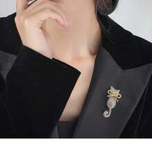 1 pieza Broche de silueta de gato lindo y creativo, broche de abrigo versátil y clásico, accesorio antideslizante - Multicolor - Ver 5