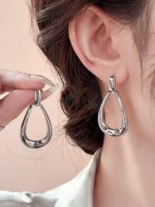 1 par de pendientes de gota de agua hueca de diseño elegante y minimalista de alta gama, versátiles, adecuados para uso diario, festivales y fiestas de mujeres - Plateado - Ver 2