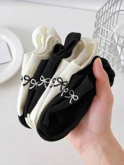 4 Pairs Bow Embroidery Invisible Socks, Black White Color Block Low Cut Non-Slip Boat Socks Women's Contrast Color Bow Socks, Soft Breathable No Show Invisible Socks For Sneakers