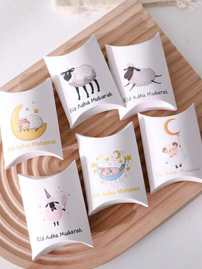 This Six Pieces Mini Eid Al-Adha Pillow Gift Set, Adorned With Various Lamb Motifs, Can Be Used As A Small Candy Box. It's Perfect As An Eid Al-Adha Party Favor And Celebratory Gift. Its Easy-Folding Design Also Makes It Suitable For Storing Jewelry, Small Gifts, Or Snacks.
