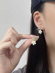 1 Pair Fashionable Delicate Sweet Unique Rhinestone Flower & Leaf Stud Earrings, Versatile For Women Daily, Festival, Date Wear - Flowers and Leaves - View 1