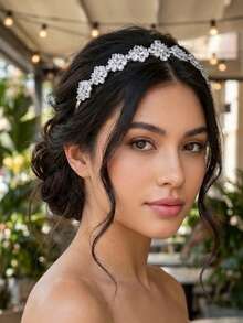1 pezzo Fascia per capelli con fiore in zirconia cubica AAA montata a mano - Tiara da sposa ultra leggera da 29g color argento, accessorio elegante e scintillante per capelli da cerimonia, gala e eventi formali - Argento - Visualizzare 6