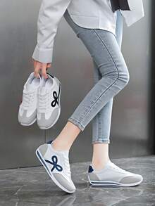 2026 Spring/Autumn New Fashion Versatile White Sneakers, Casual Sports Shoes, Flat Sole Shoes - Blue - View 2