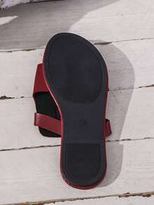 女士圆头平底凉鞋，3D花朵装饰，露趾一脚蹬休闲夏季沙滩拖鞋 - 酒紅色 - 查看 12